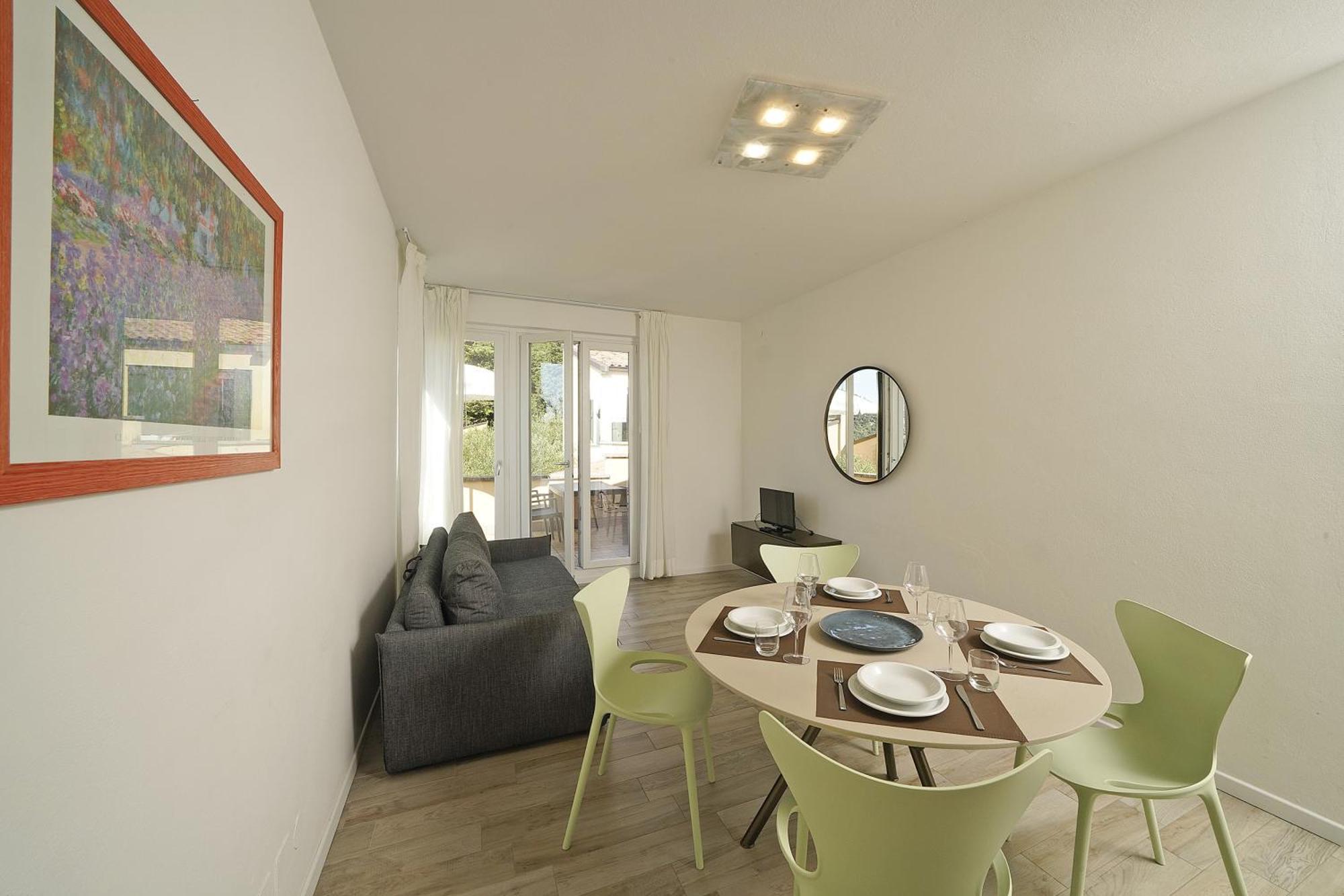 Three-Bedroom Apartment Lake View,1730021852:JPEG